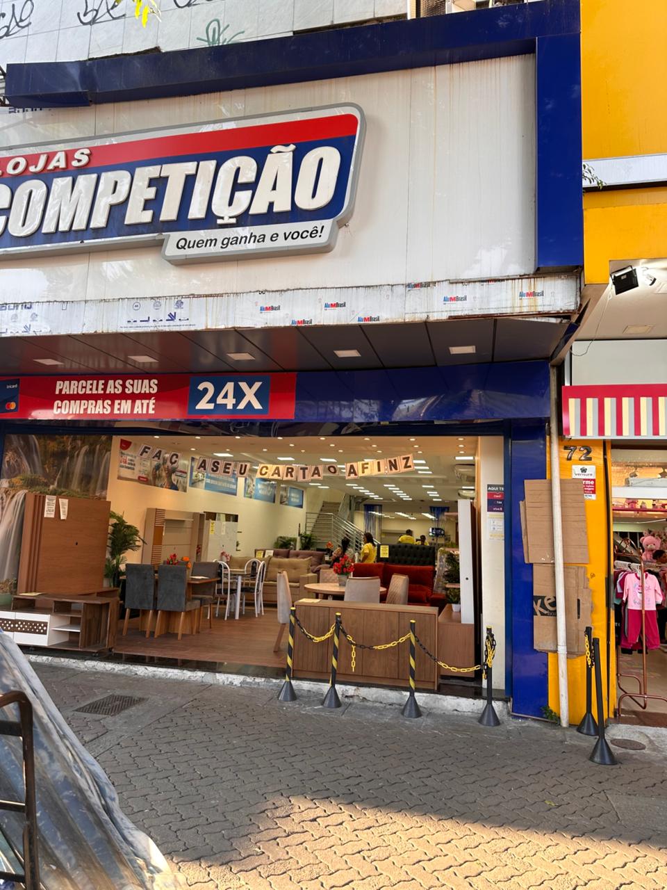 Fachada principal da loja comercial